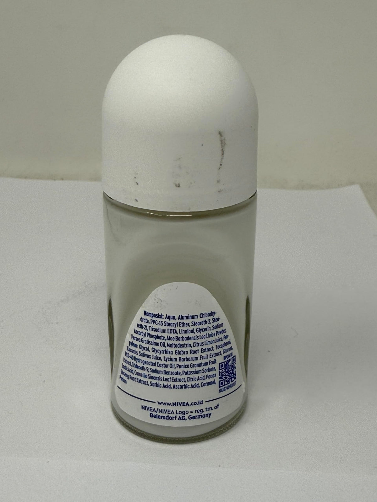 NIVEA vitamin C graphic with food extracts emphasizing brightening support