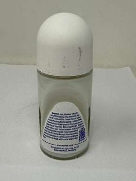 NIVEA vitamin C graphic with food extracts emphasizing brightening support
