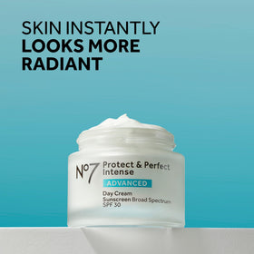 No7 cream texture close-up demonstrating smooth hydrating formula benefit