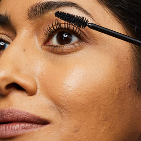 No7 lash texture detail showing tubing finish for fuller-looking lashes