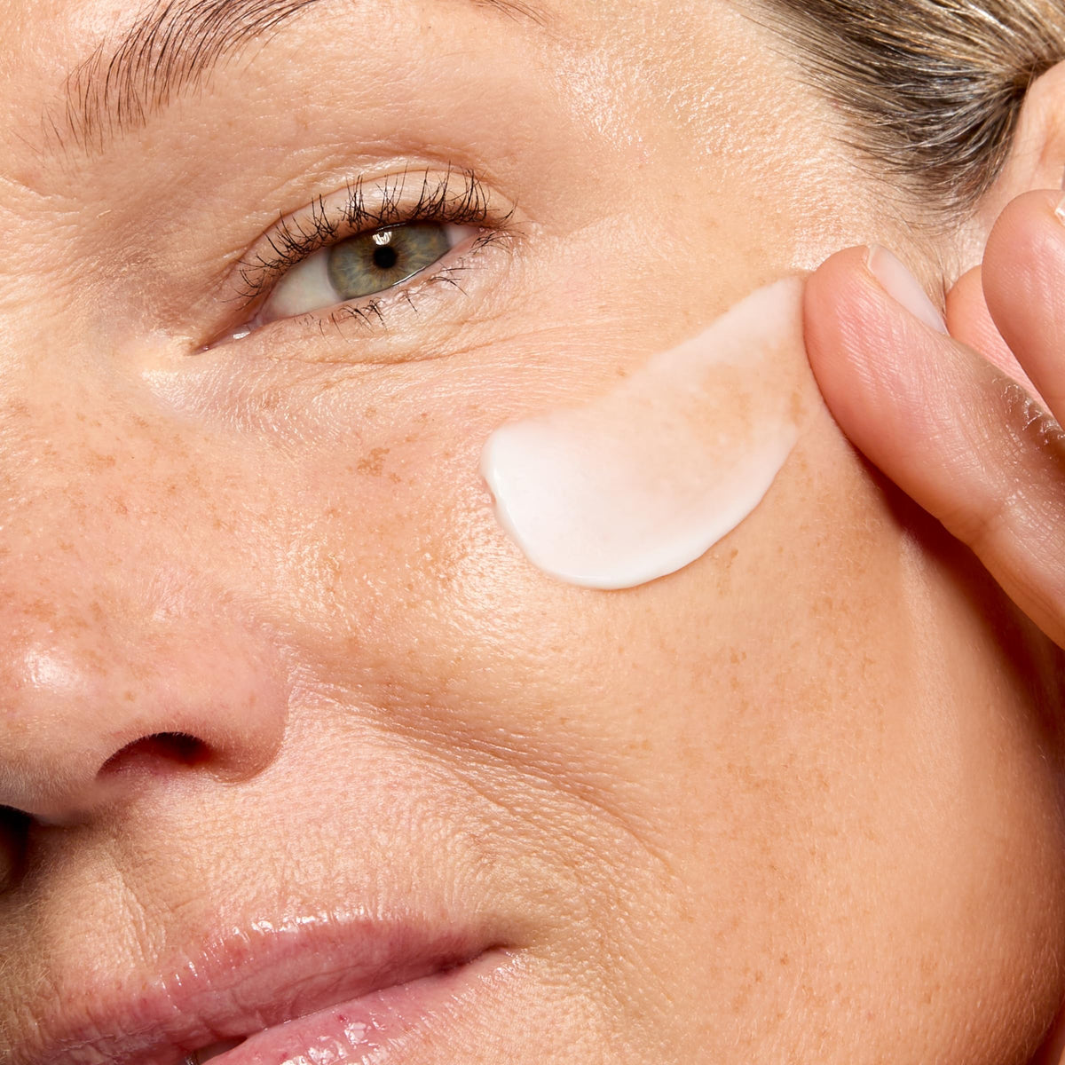 No7 label close-up showing peptide technology, vitamin E and shea butter