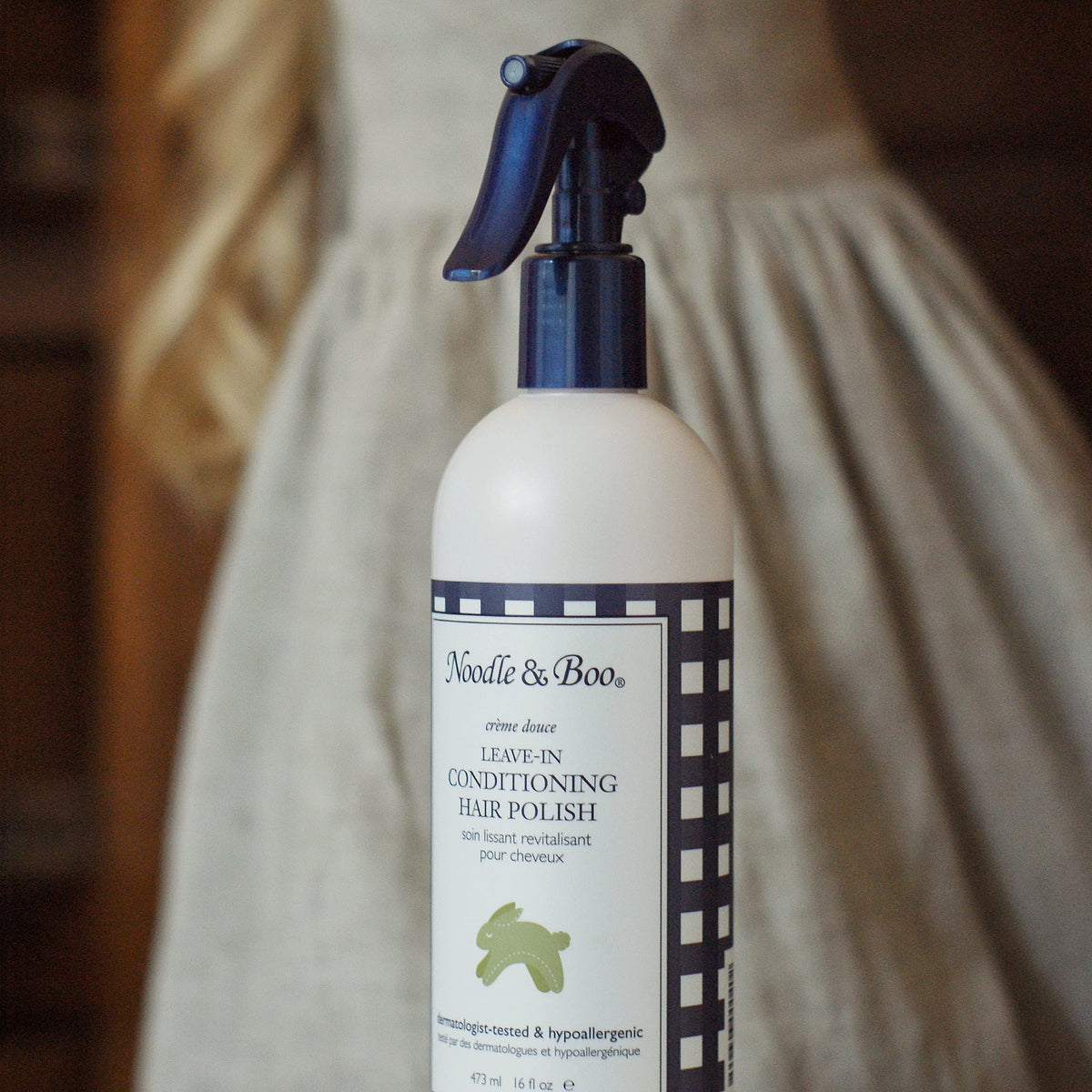 Noodle & Boo lightweight spray texture on hand demonstrating weightless conditioning