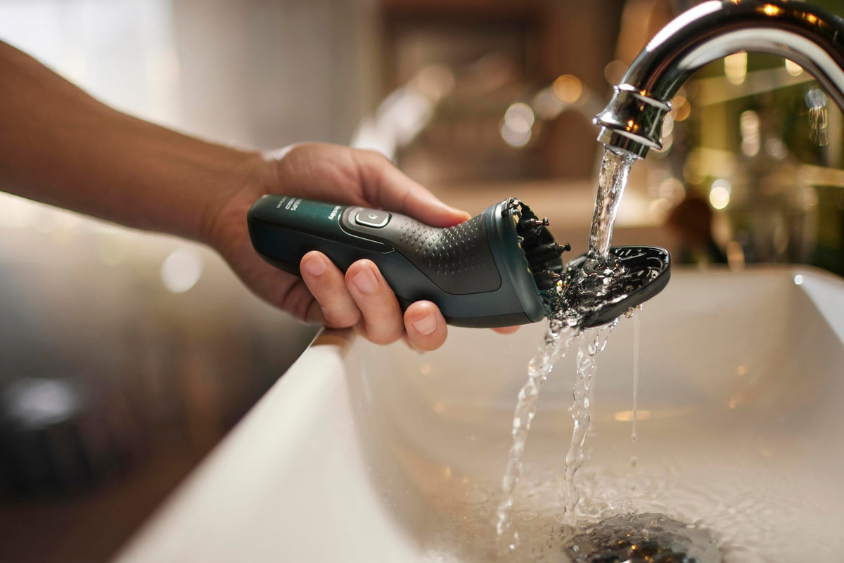Norelco shaver 2600 blade edge macro highlighting corrosion-resistant hypoallergenic steel