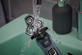 Norelco shaver 5400 blade edge close-up showing SteelPrecision texture for long-lasting sharpness benefit