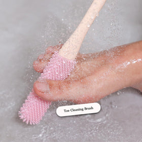 Nurlypop scale comparison with hand to show 15.7-inch handle length