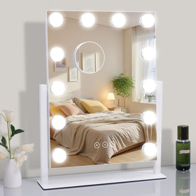 NUSVAN in-use with person applying eyeliner for accuracy and comfort