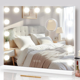 NUSVAN front view of mirror showing full 24x18 reflection and balanced illumination