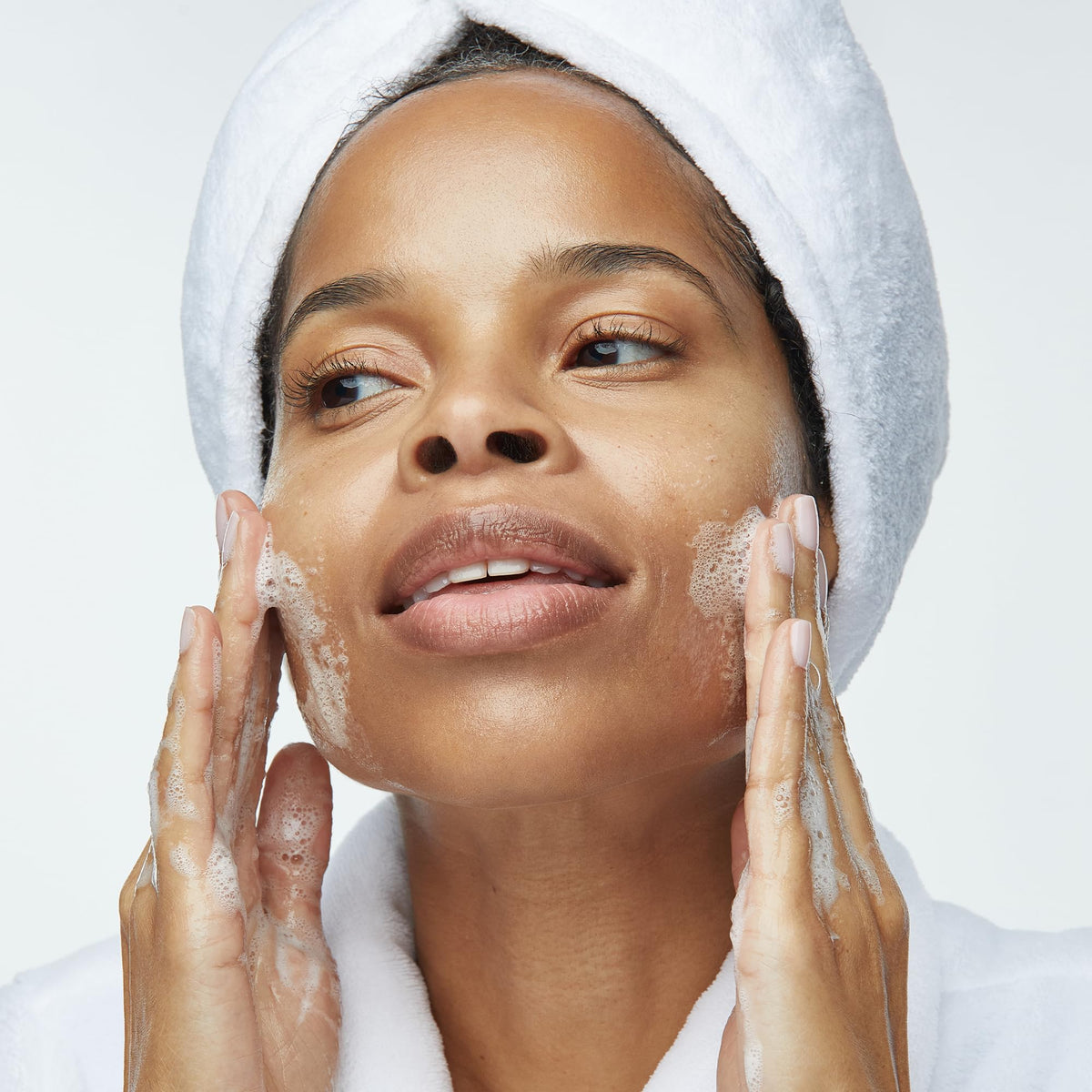 Obagi Medical gel beside oat and aloe, highlighting soothing ingredient benefits