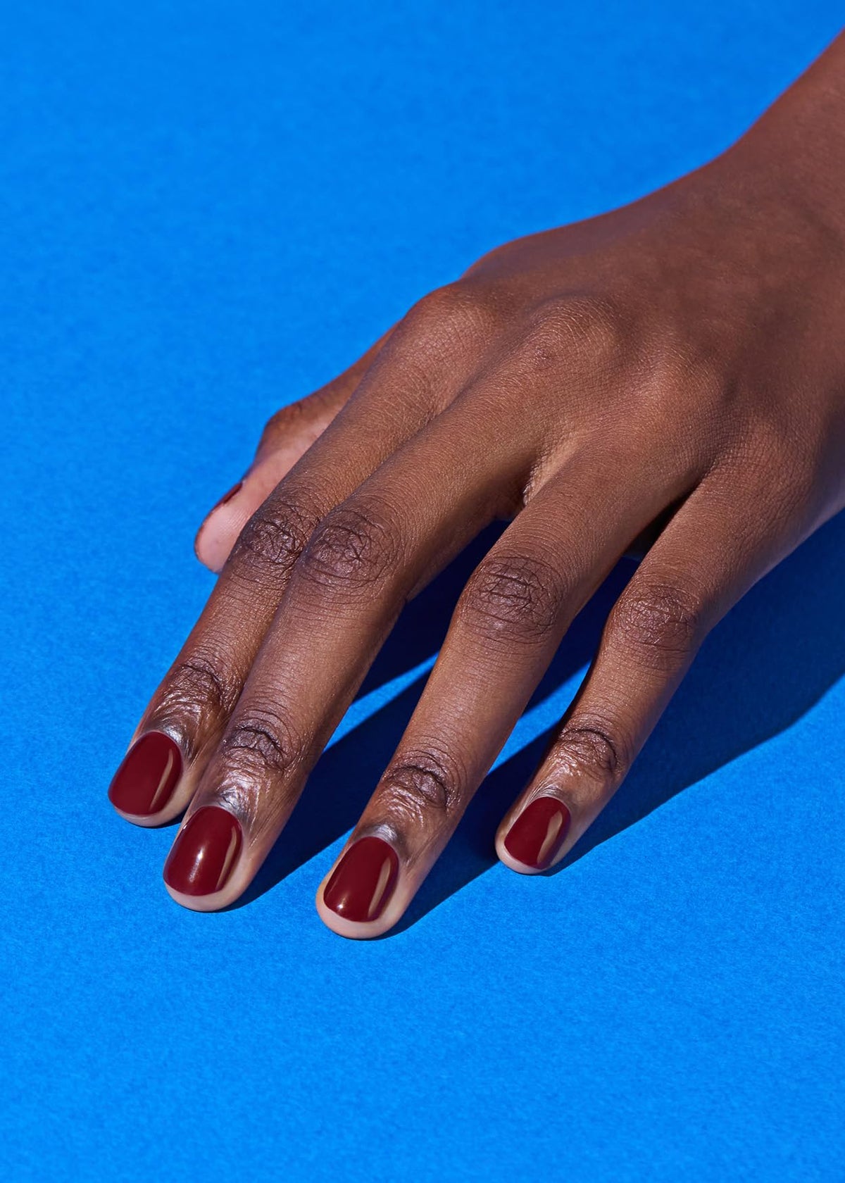 ohora applied on natural nails in lifestyle scene for salon-quality look at home