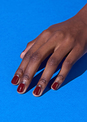 ohora applied on natural nails in lifestyle scene for salon-quality look at home