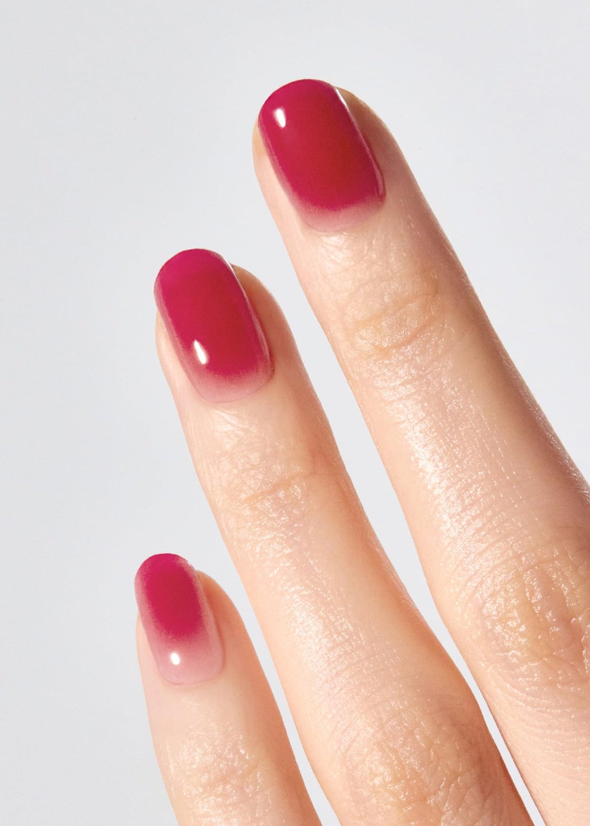 ohora nail strips fanned out to show 15 sizes and 30 pieces for perfect fit