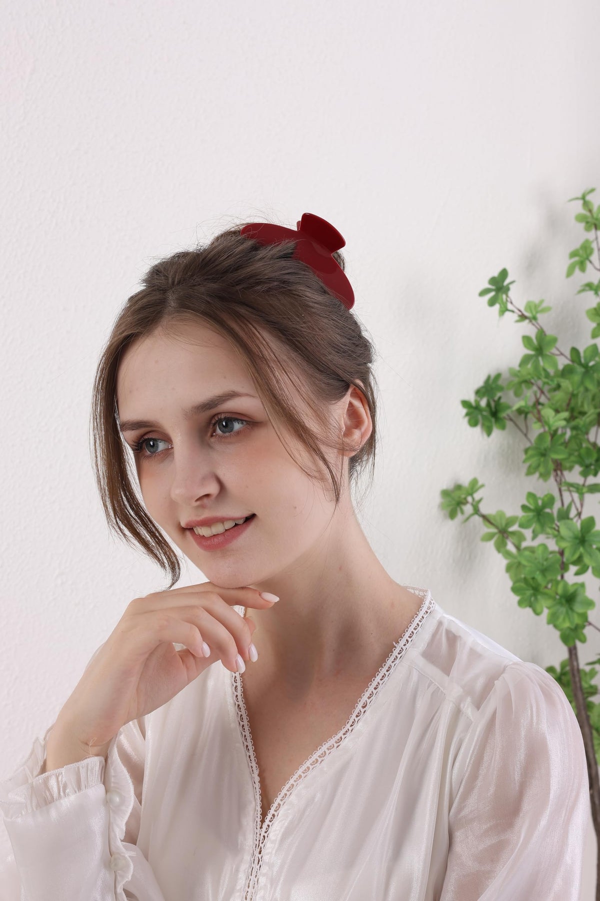OideGuiing holding a full updo, reliable grip for thick hair
