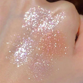 Okerker eyeshadow applied on model eye to show real-life sparkle effect
