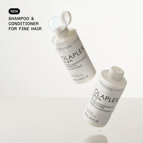 Olaplex Nº.4 FINE shampoo lather texture on hand demonstrating gentle, foaming cleanse