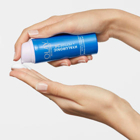 Olay ingredient visual featuring hyaluronic acid and niacinamide benefits