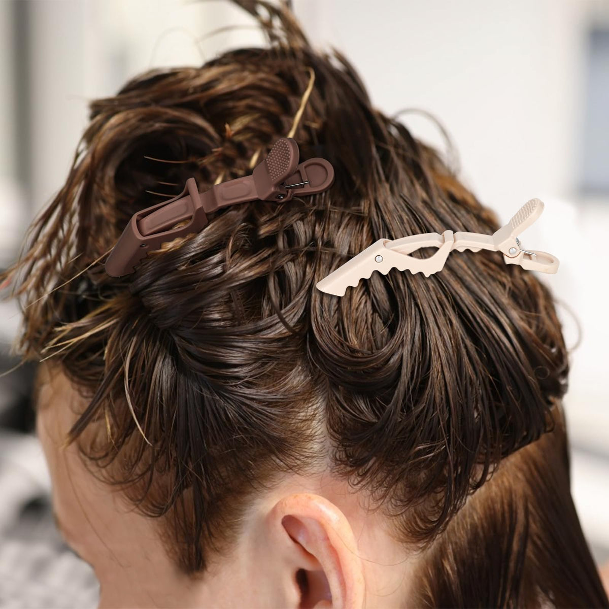 Ondder clip holding thick curly hair to show secure hold and no slip benefit
