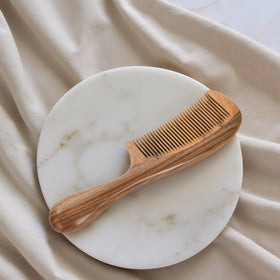 Onedor detailed wood grain showing natural sandalwood and subtle scent benefit