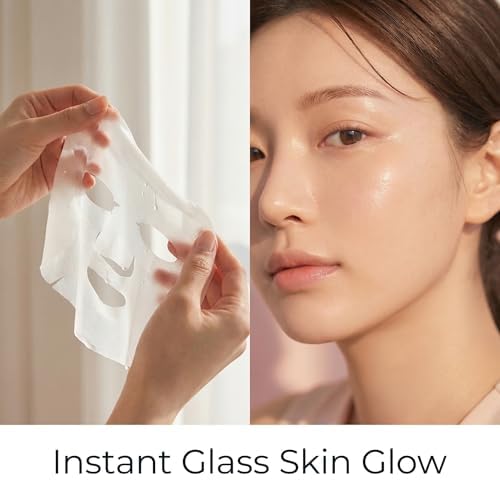 #OOTD model wearing sheet mask demonstrating easy application and coverage