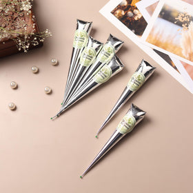 Organic Leaves cone held in hand to show 30g size and easy handling