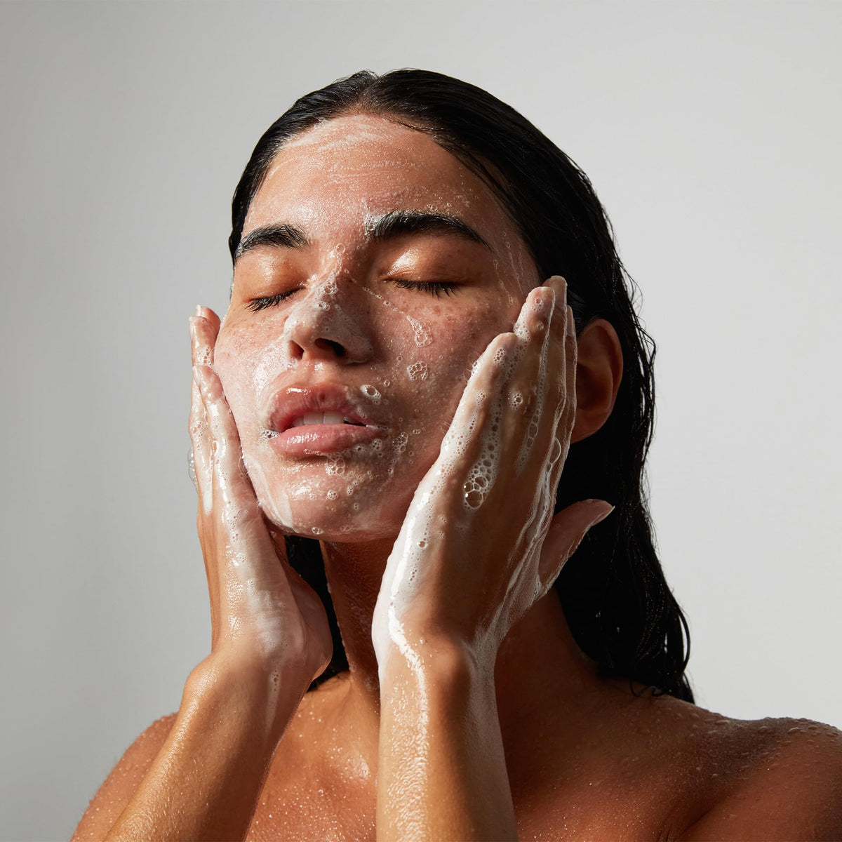 OUAI product with ginger spearmint green fig basil notes to convey Cape Town scent