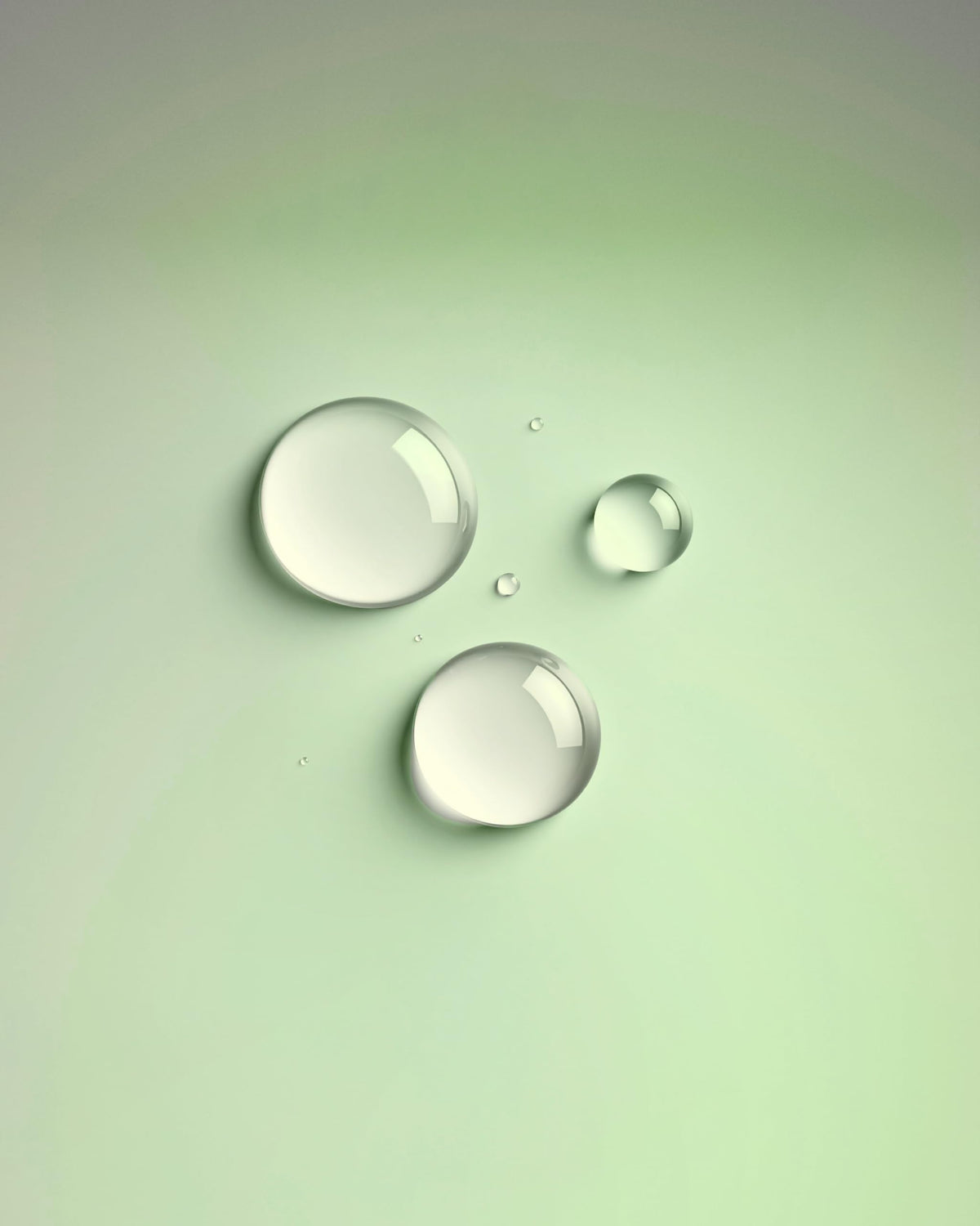 Ouidad spray mist in motion demonstrating even distribution and lightweight hydration