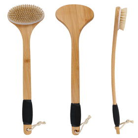 OWIIZI close-up of sterilized boar bristles delivering firm exfoliation