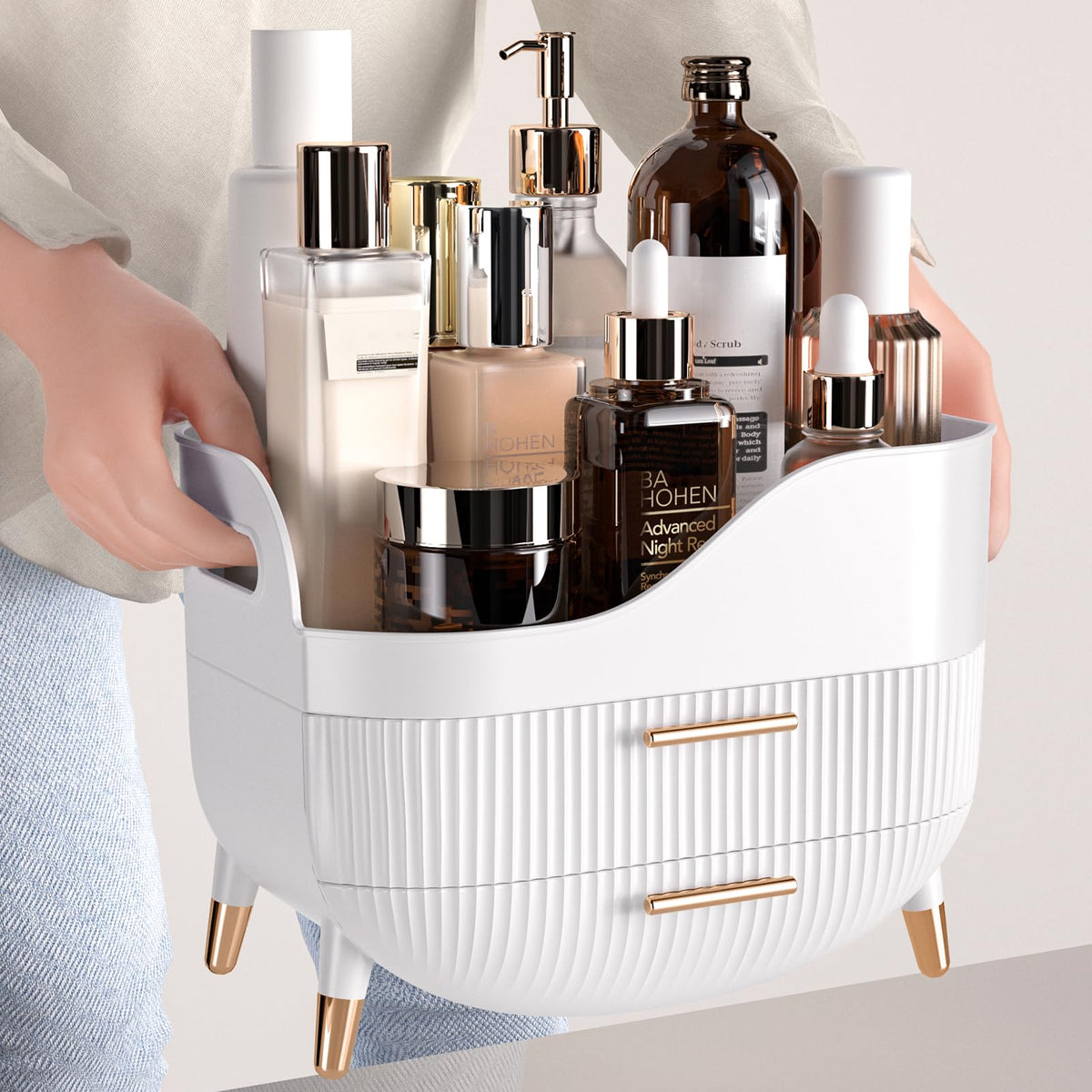 Pajiriona next to a hand and products showing compact size and capacity