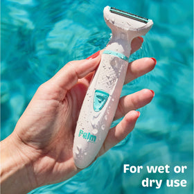 palmperfect wet use under running water illustrating waterproof design and easy rinsing