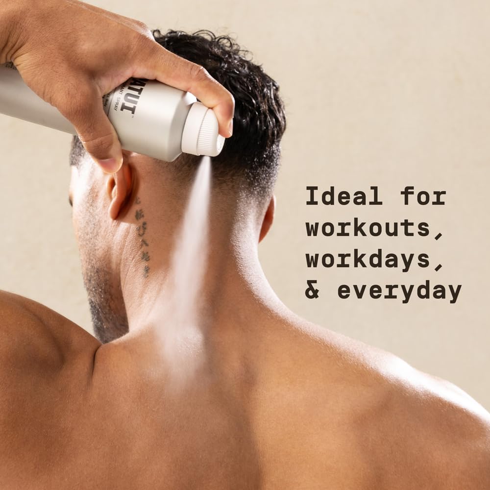 PAPATUI athlete using spray post-workout showing reliable odor control benefit