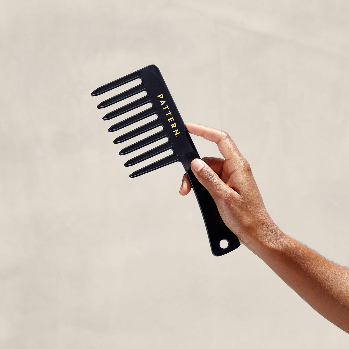 PATTERN close-up of ergonomic handle for secure grip and comfortable control