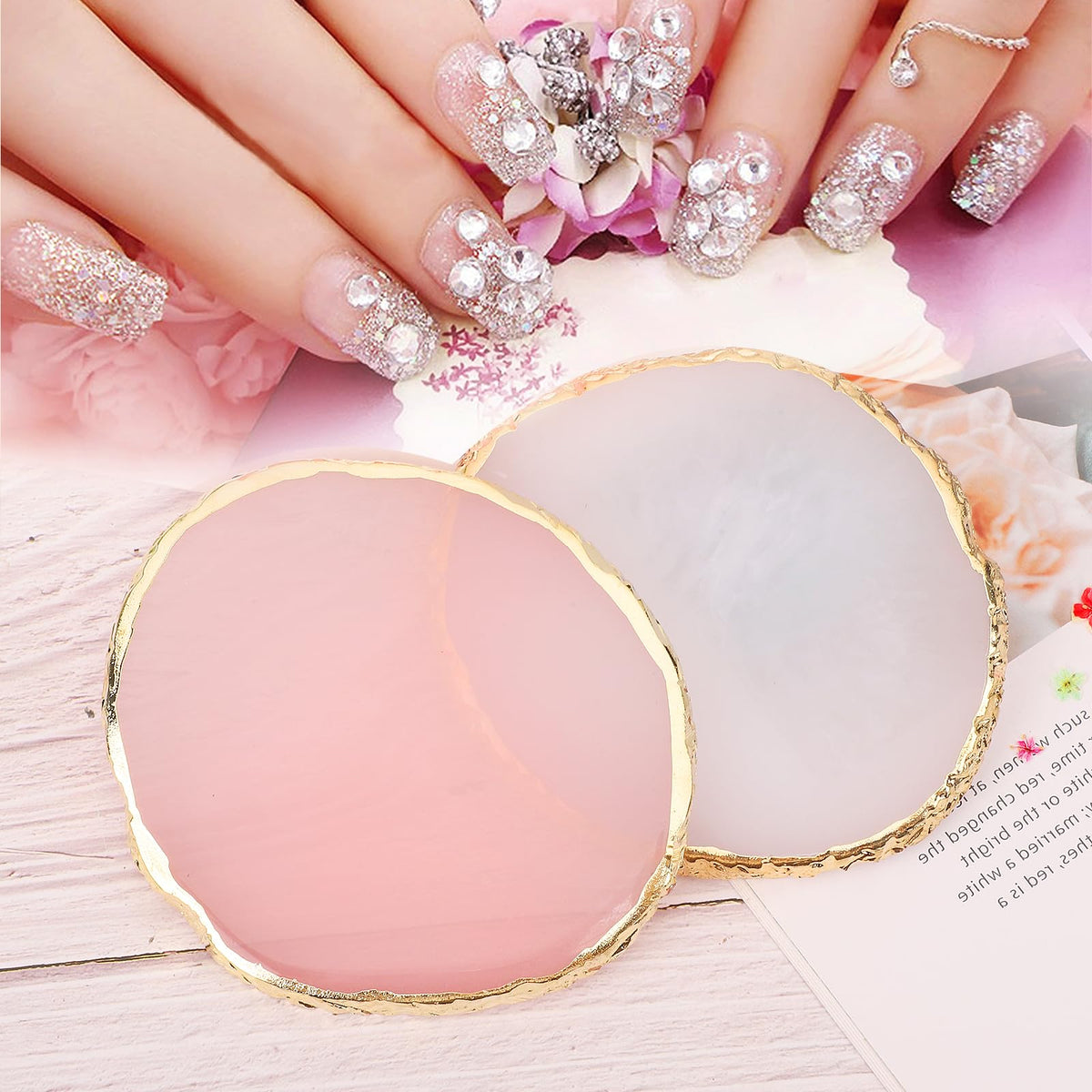 Pengxiaomei palette held in hand showing compact 10x8cm size for travel