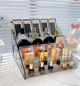 Pero Pero filled with essential oils and lipsticks for consolidated storage benefit