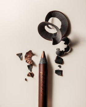 PERSONA plum pencil applied on waterline illustrating gentle, lasting definition