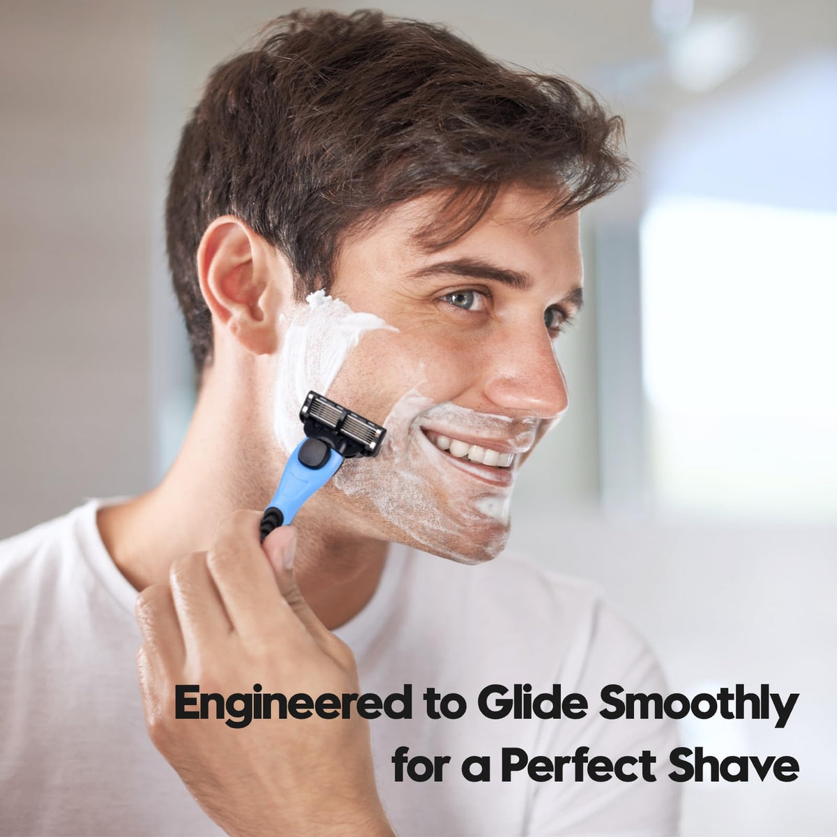 Phafaloop razor held in hand to show size and control benefit