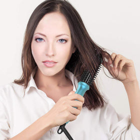PHOEBE in use curling bangs demonstrating precision and quick results