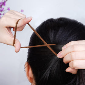 Pimoys in-use ponytail on woman demonstrating comfortable hold
