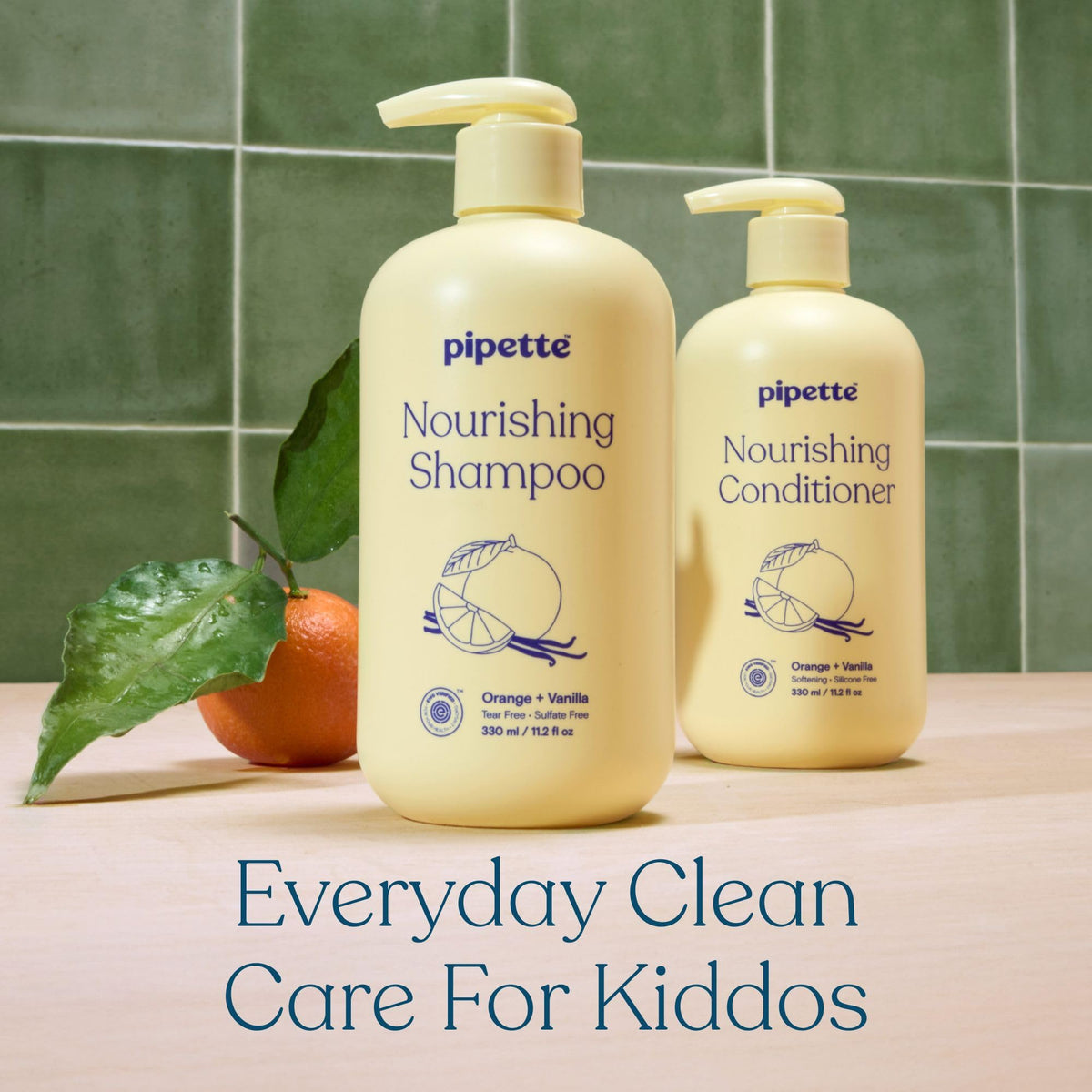 Pipette shampoo foam texture on hand demonstrating gentle lather for comfortable bath time