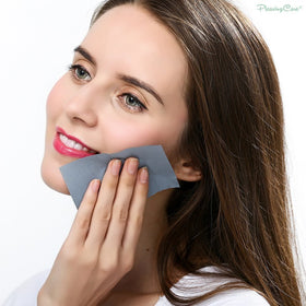 PleasingCare mirror beside smartphone showing scale and travel convenience benefit