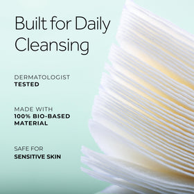 POND’S towel used wet with cleanser demonstrating effective makeup removal