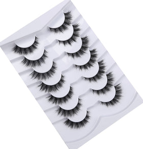 Pooplunch lashes worn in natural daytime makeup, subtle eye-enhancing benefit