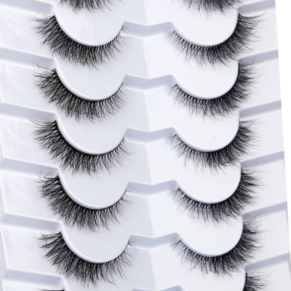 Pooplunch lashes applied on eye demonstrating cat-eye lift