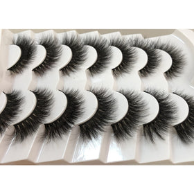 Pooplunch lifestyle evening look demonstrating flared cat-eye effect