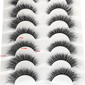 Pooplunch pair applied on model eye demonstrating natural cat-eye enhancement