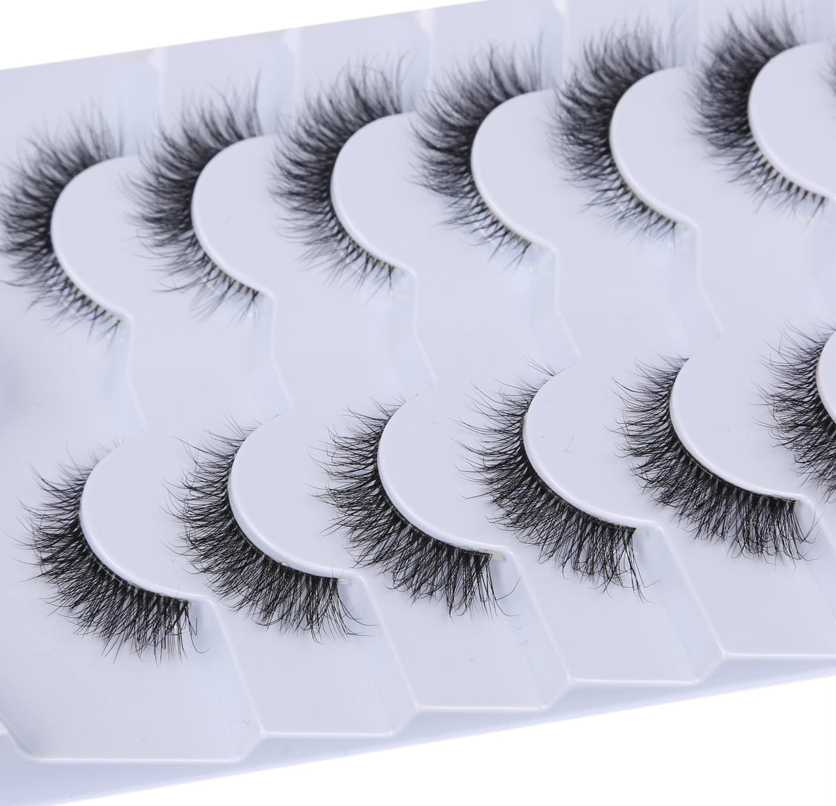 Pooplunch storage tray protecting lashes between uses