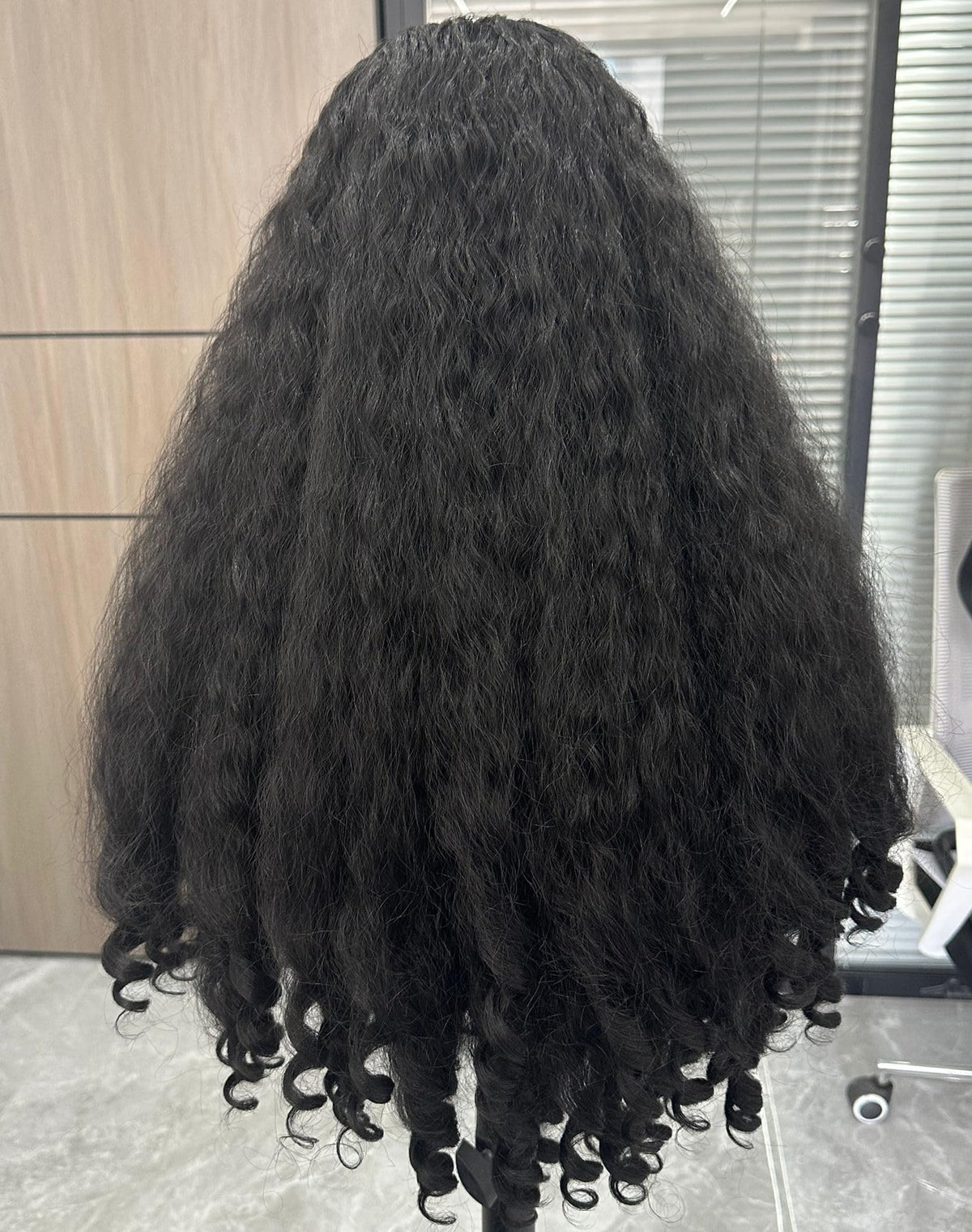 PREMPO worn showing blend with real roots and realistic parting benefit
