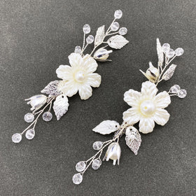 PRETTYLIFE front view packaging showing two ivory pearl flower clips enhancing bridal looks
