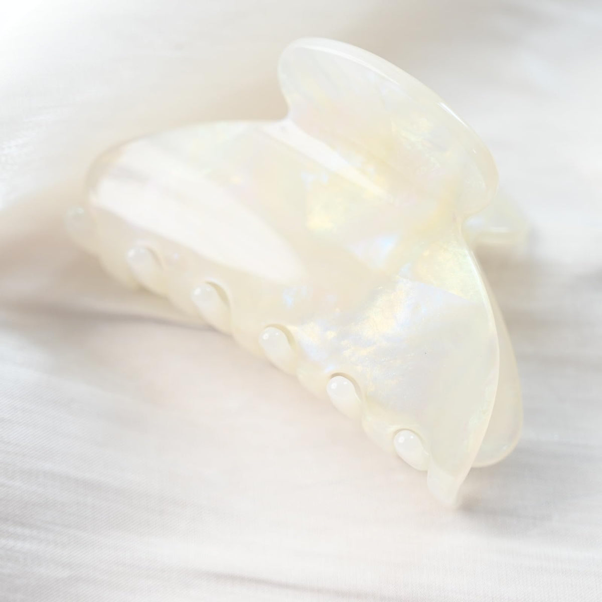 Prettyou side profile with teeth detail showing hand-polished edges for gentle grip