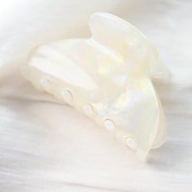 Prettyou side profile with teeth detail showing hand-polished edges for gentle grip
