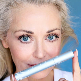 Prime Prometics blue mascara stroke swatch showing rich color payoff benefit