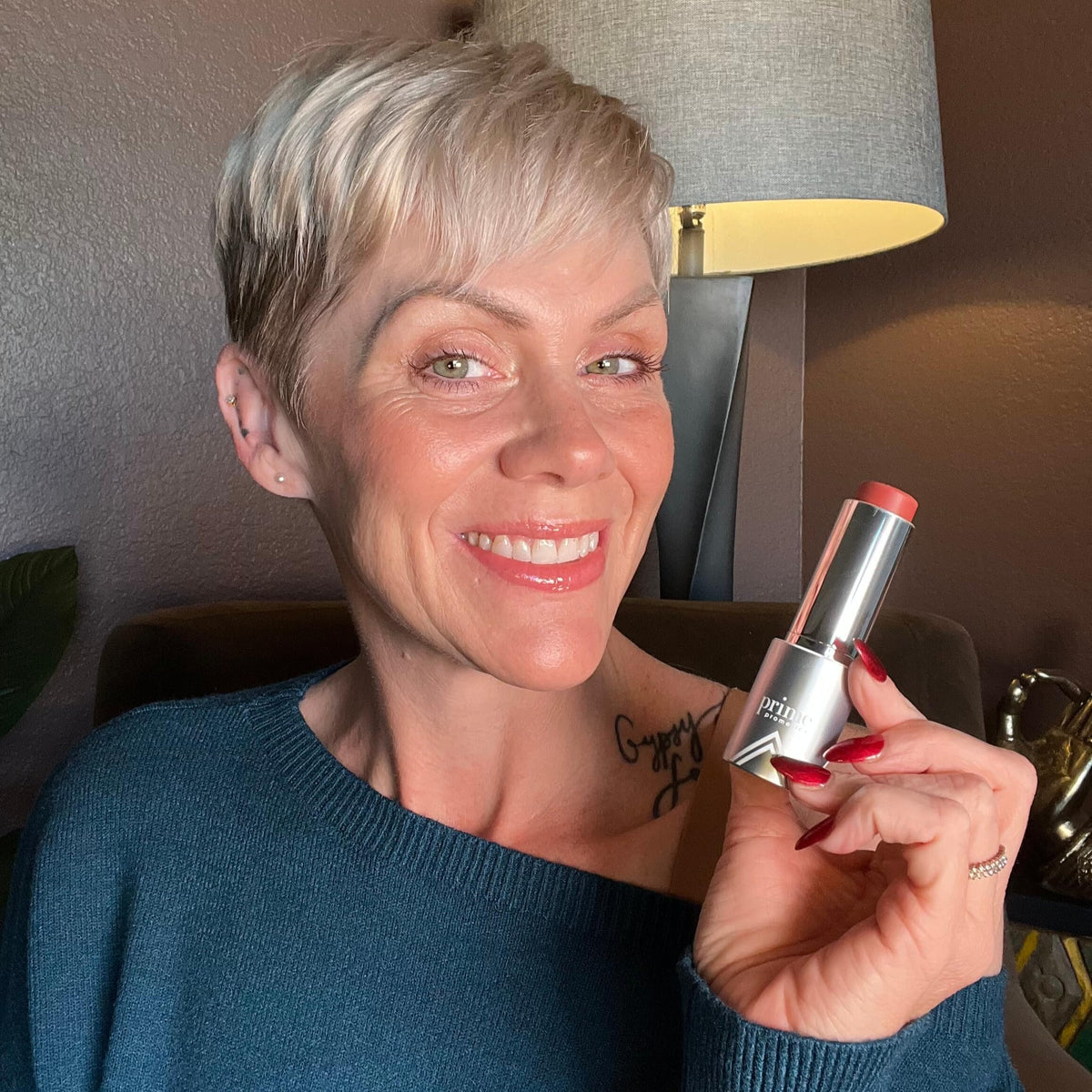 PRIME PROMETICS primewand nude with shea butter and camellia oil, highlights nourishing ingredients